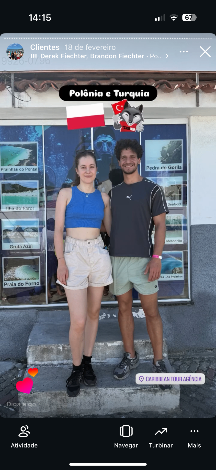 Turistas na agência Caribbean Tour